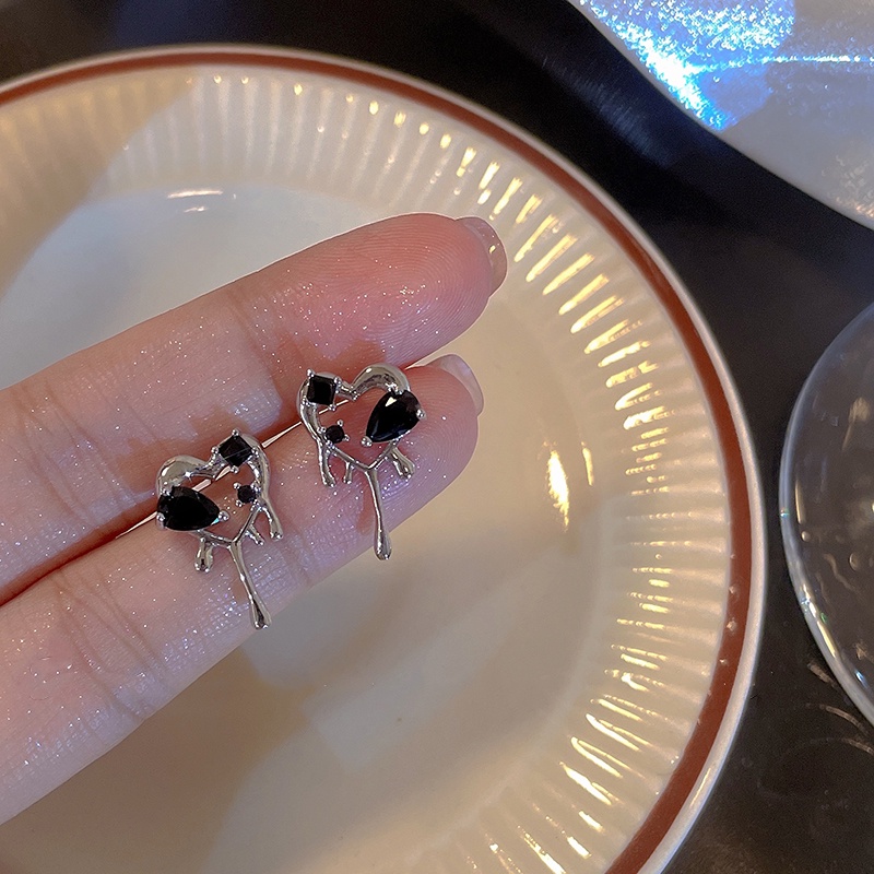 Papaozhu Manis Keren S925 Perak Bersinar Hitam Zirkon Berongga Jantung Stud Anting-Anting Untuk Wanita Perempuan Trendi Tidak Teratur Peach Jantung Anting-Anting Kreatif Telinga Perhiasan