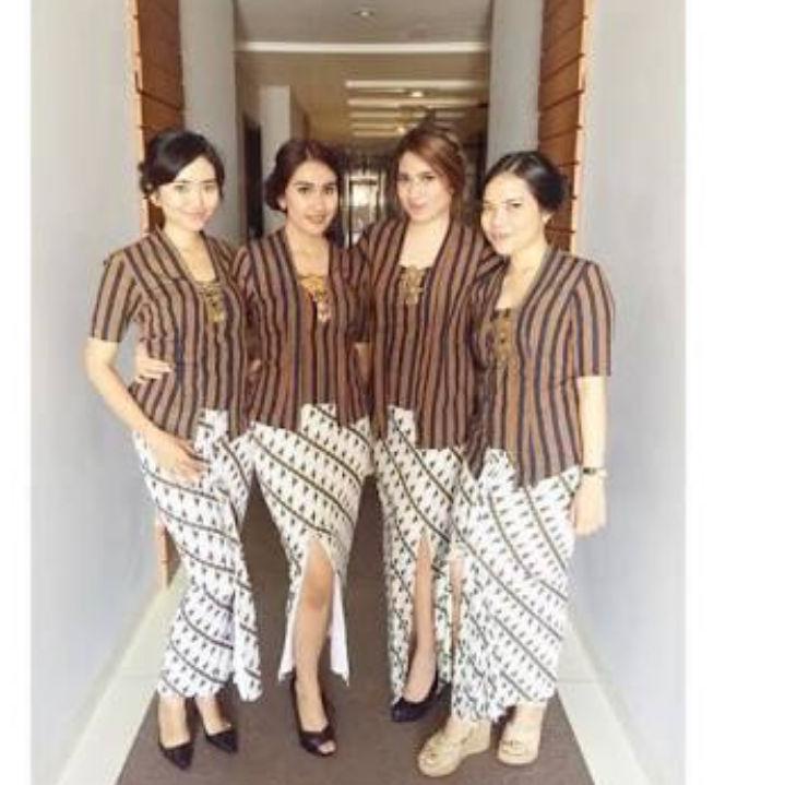 Lurik Banyak Dipakai.. kebaya kutubaru Lurik panjang atau pendek