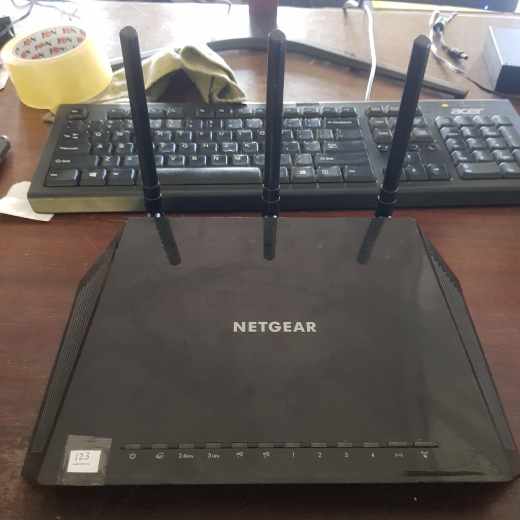 Netgear R6400 Nighthawk AC1750 Smart WiFi Router - Hitam