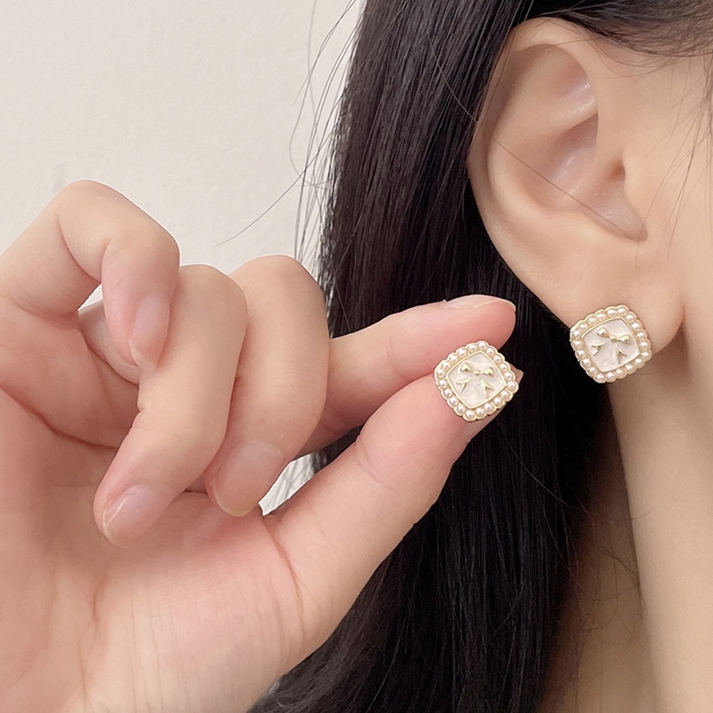 Anting Klip Telinga Persegi Ikatan Simpul Enamel Sederhana Perhiasan Geometris Non Tindik Untuk Wanita Simulasi Earcuff Mutiara