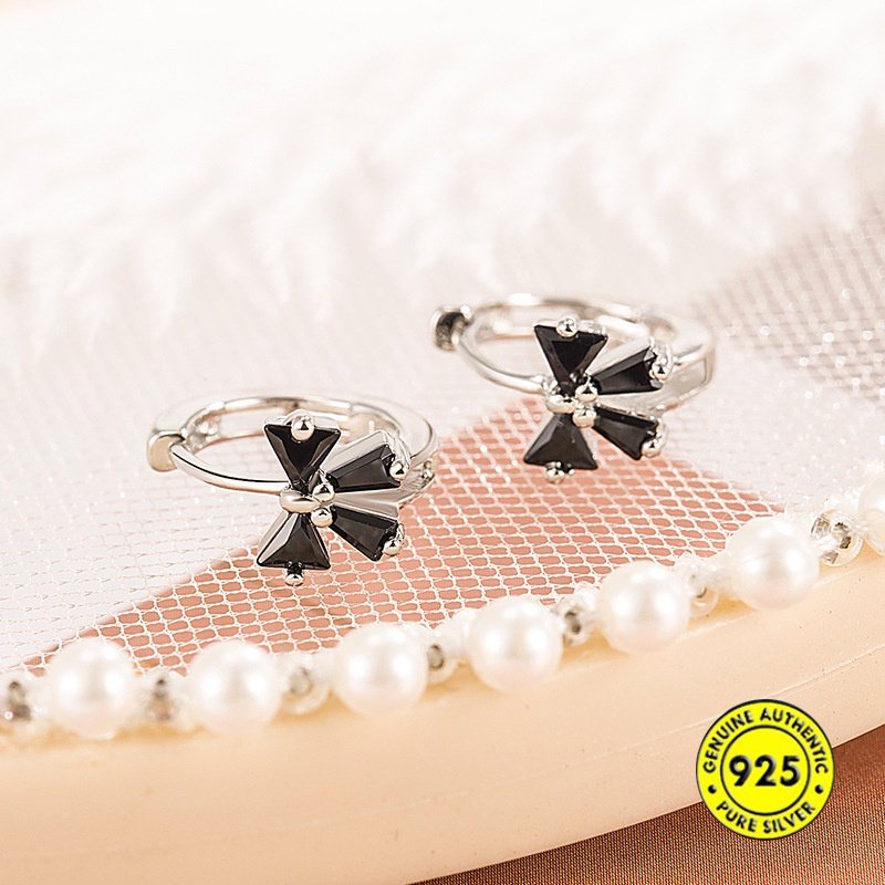 Anting Pejantan Busur Hitam Mini Klip Telinga Sosialita Elegan Anting Bermutu Tinggi U1846