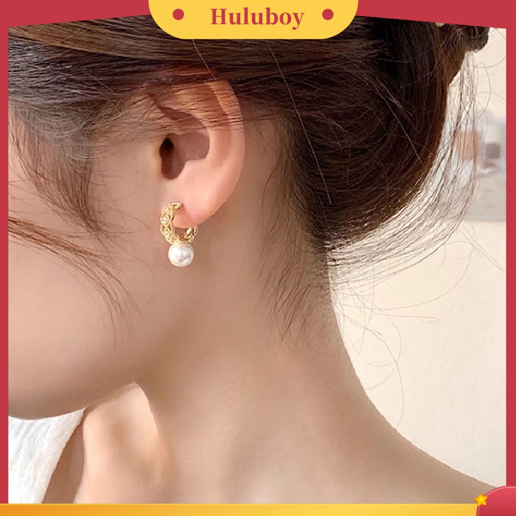 {Ready Stock} 1pasang Anting Hoop Bersinar Mutiara Imitasi Temperamen Elegan Geometris Hias Hadiah Wanita Berongga Keluar Anting Lingkaran Perhiasan Fashion Untuk Perjamuan