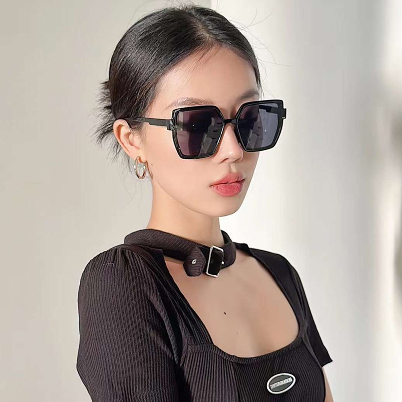 (YUZHU) Vintage Fashion Oversized Square Frame Sunglasses Untuk Wanita Korea Fashion Gradient Frame Sunglasses