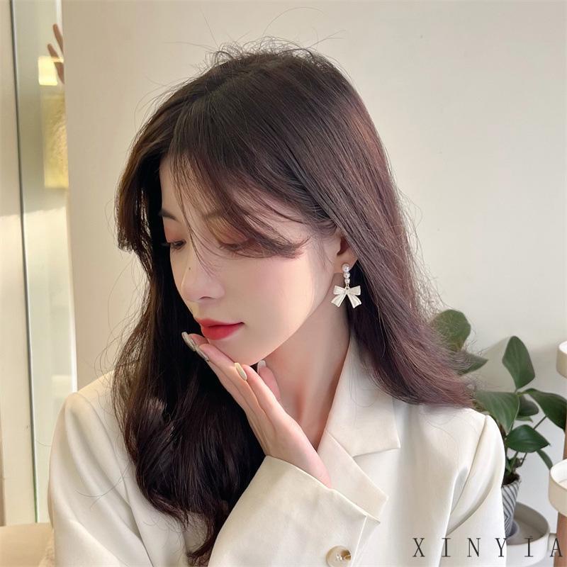 【Bayar di tempat】S925 Off-white  Busur Anting Mutiara Perempuan Berlebihan Anting Vintage Temperamen Senior Rasa Perhiasan Telinga