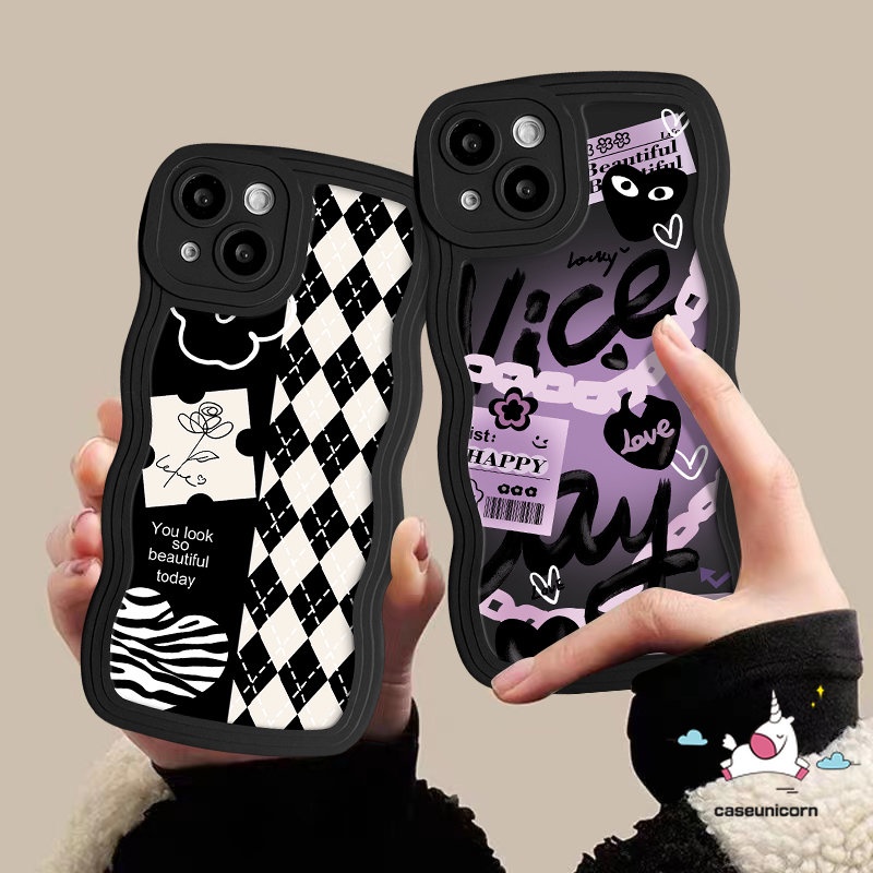 IPHONE Casing Ponsel Bermain Cinta Hati Graffiti Trendi Kompatibel Untuk Iphone 11 14 12 13 Pro Max 8 6 14 6s 7plus XR X XS Max SE 2020 Fashion Berlian Grid Bunga Tepi Bergelombang Soft Cover