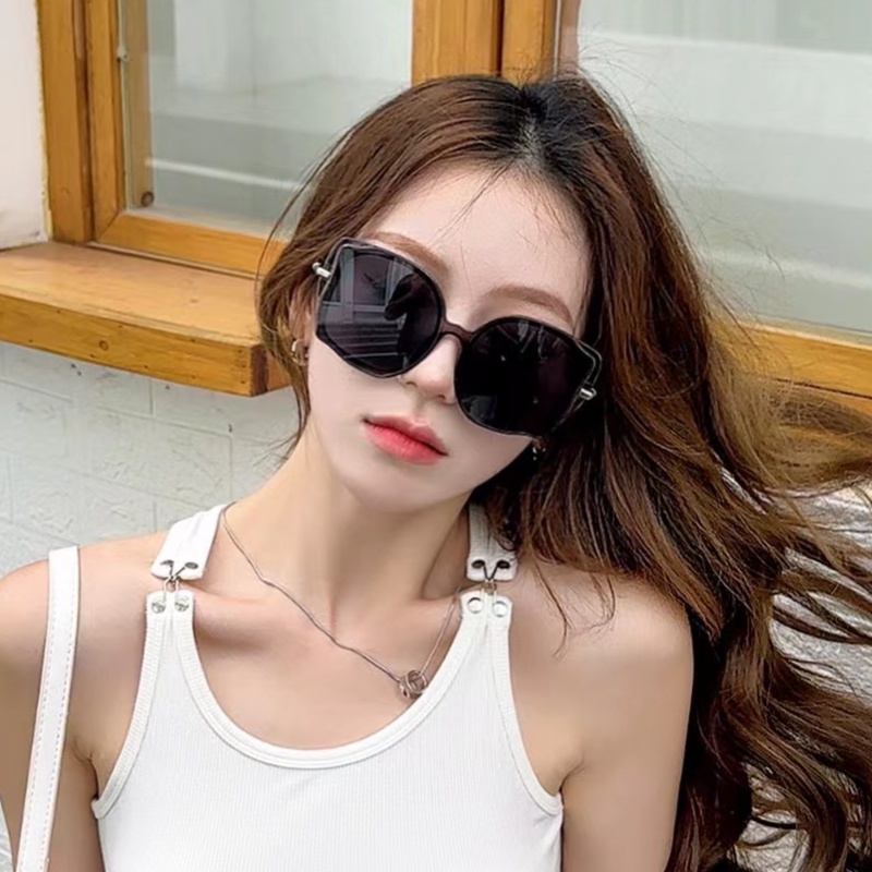 (YUZHU) Desain Bergaya Baru Berbentuk Kacamata Pelindung Matahari Kepribadian Serbaguna Oversized Frame Sunglasses