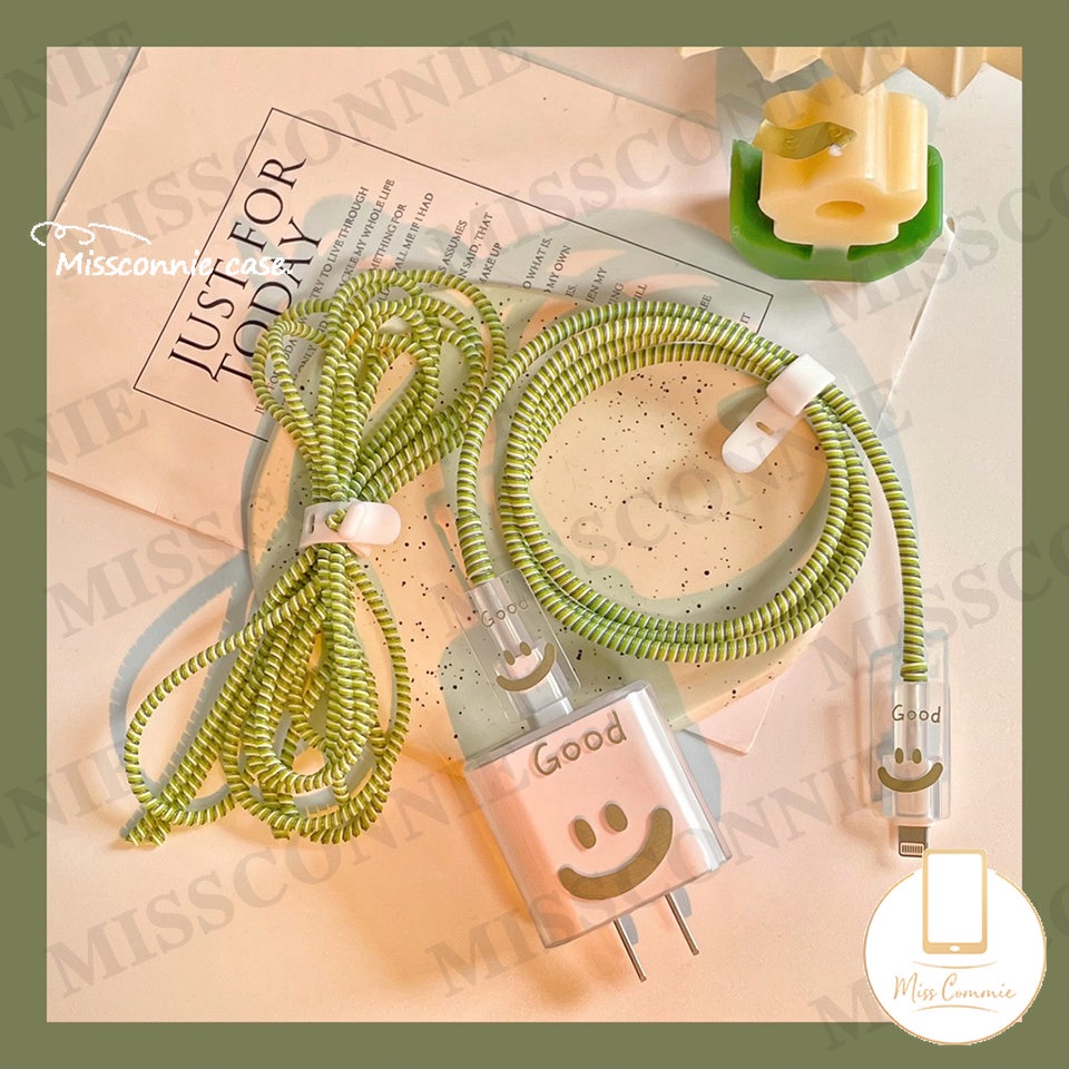 Cute Strawberry Bear Toy Story Love Heart 5in1 Set Lengan Kabel Data Tepi Bergelombang Kompatibel Untuk Apple 18/20W Adapter Charger Soft Cover Dengan Pelindung Gigitan Kabel Ikatan Simpul Yang Indah