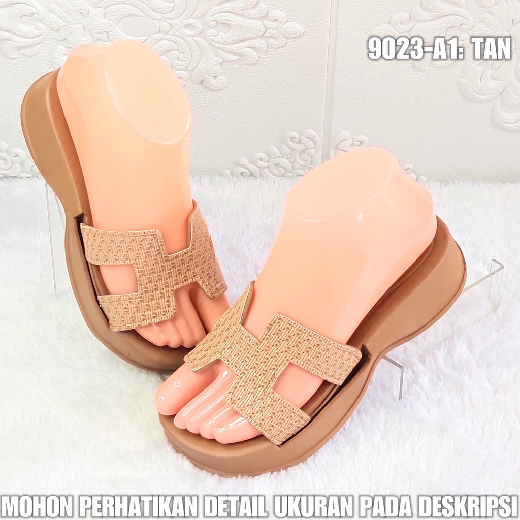 Sandal Wedges Perempuan 9023 A1 Sendal Karet Sol Tebal Berkualitas AntiAir SDLWW