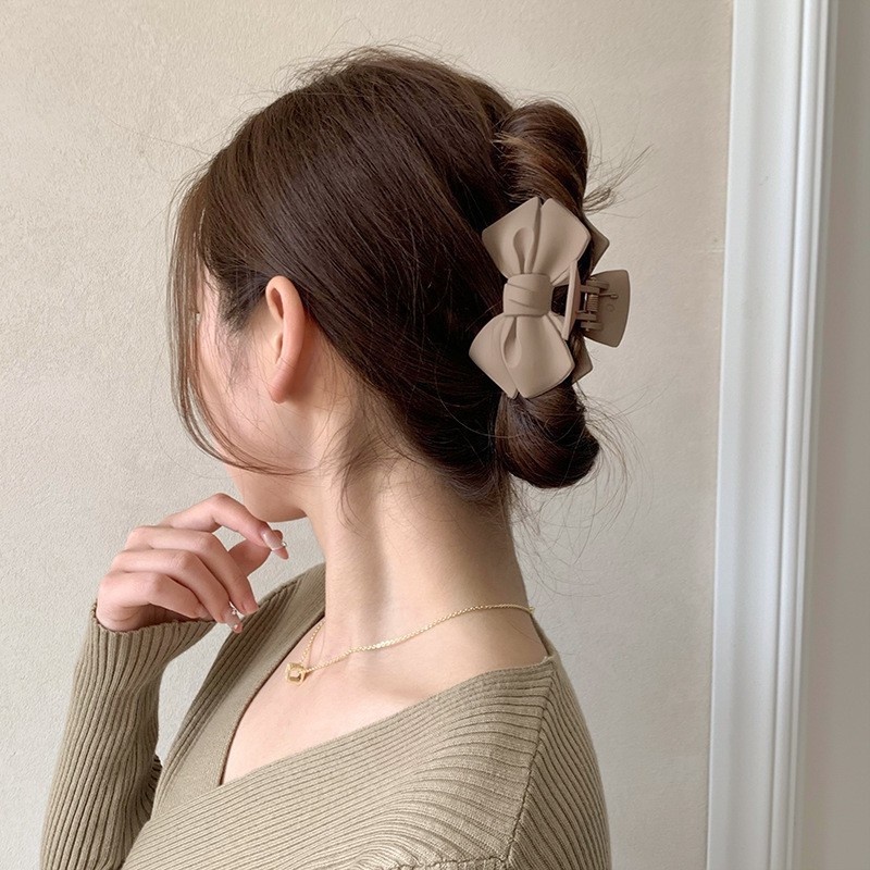 Fashion Wanita Baru Warna Solid Busur Besar Desain Rambut Cakar Klip Gadis Temperamen Elegan Hiu Akrilik Ambil Klip Jepit Rambut Aksesoris Rambut