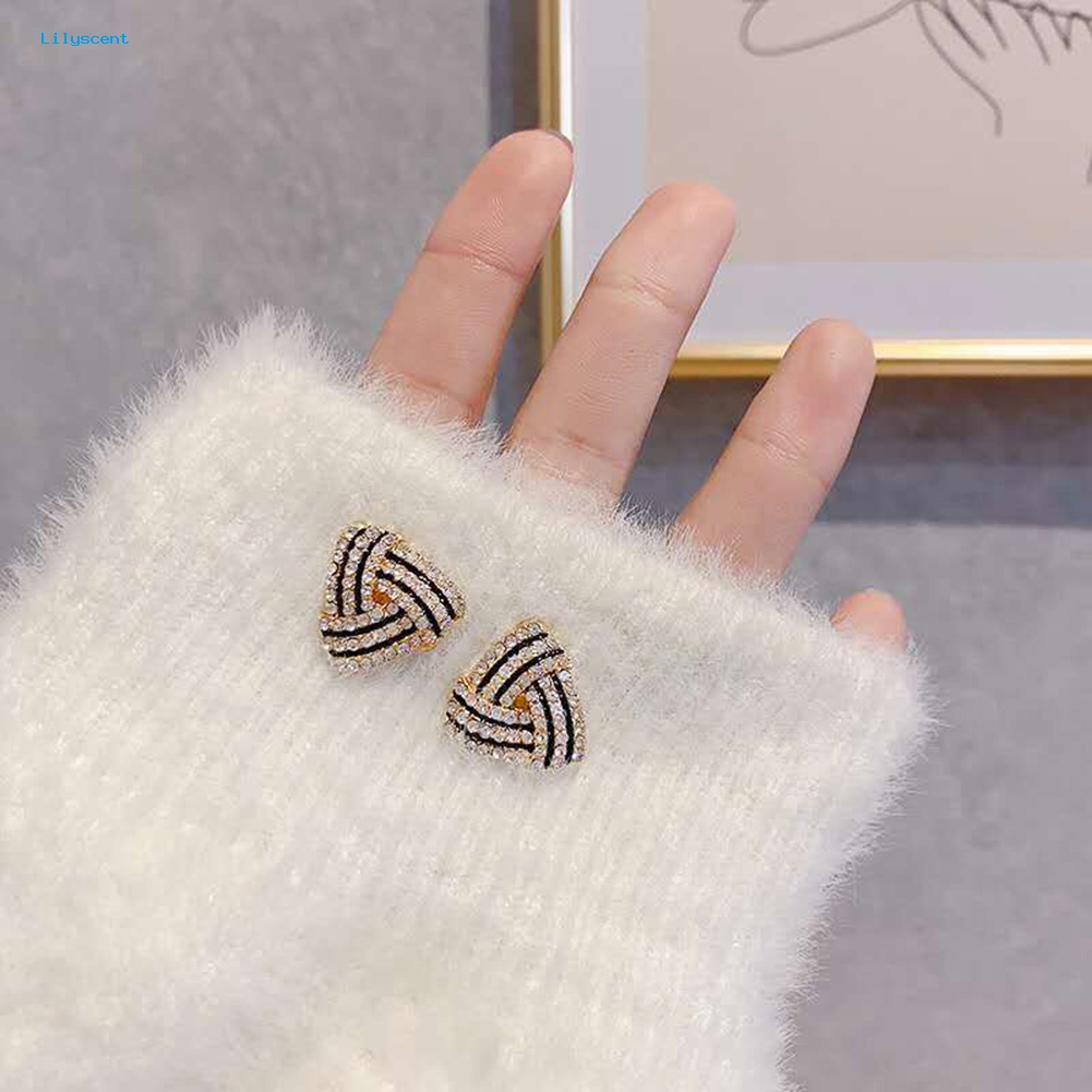 Lilyscent Fashionable Wanita Berlian Imitasi Bentuk Segitiga Stud Earrings Aksesori Perhiasan