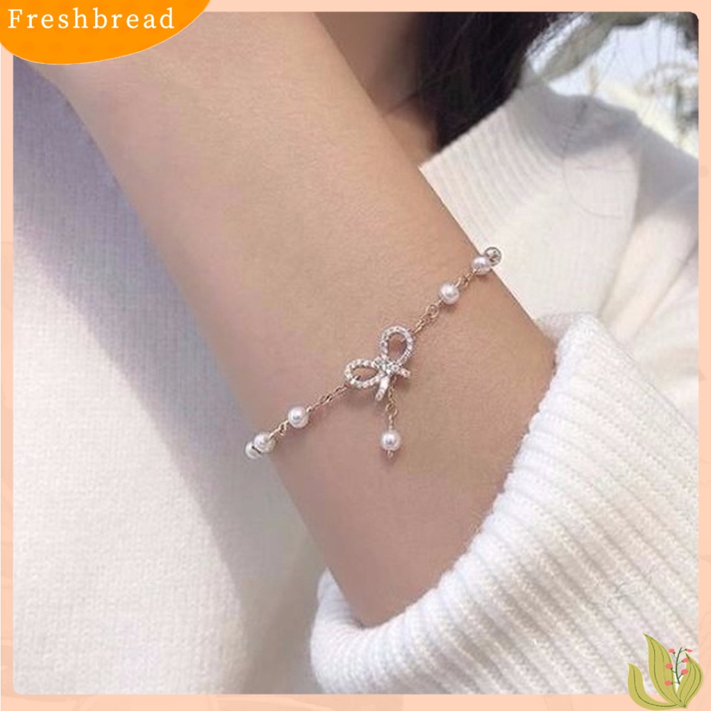 &lt; Freshbread &gt; Wanita Gelang Berlian Imitasi Manis Eye-catching Adjustable All-match Perhiasan Hadiah Geometris Wanita Busur Mutiara Imitasi Pesona Gelang Tangan Rantai Untuk Kehidupan Sehari-Hari