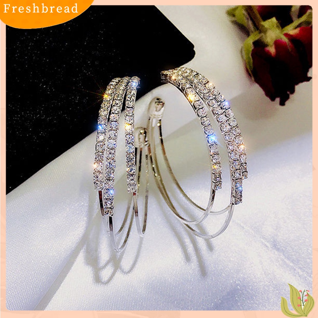 &lt; Freshbread &gt; 1pasang Anting Hoop Bulat Indah Berlian Imitasi Mengkilap Bentuk C Tiga Lapis Wanita Anting-Anting Aksesori Perempuan