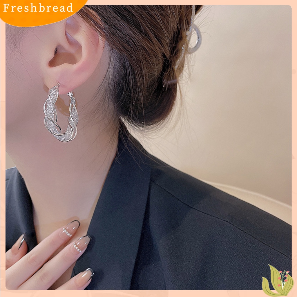 &lt; Freshbread &gt; 1pasang Anting Hoop Besar Geometris Memutar Berongga Logam Lingkaran Anting Perhiasan Fashion