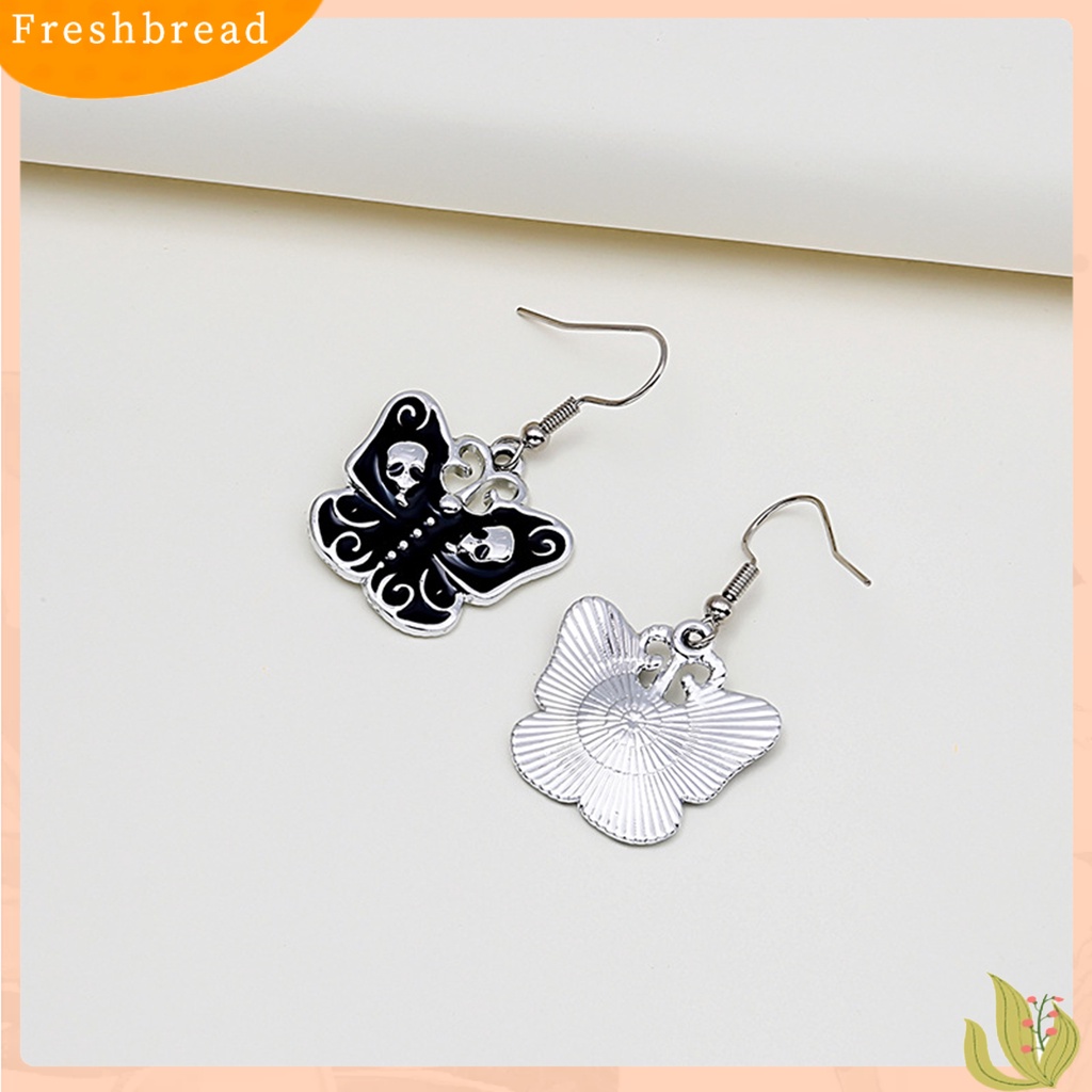&lt; Freshbread &gt; 1pasang Anting Halloween Warna Kontras Telinga Hias Anti Karat Gaya Gelap Motif Tengkorak Bentuk Kupu-Kupu Anting Kait