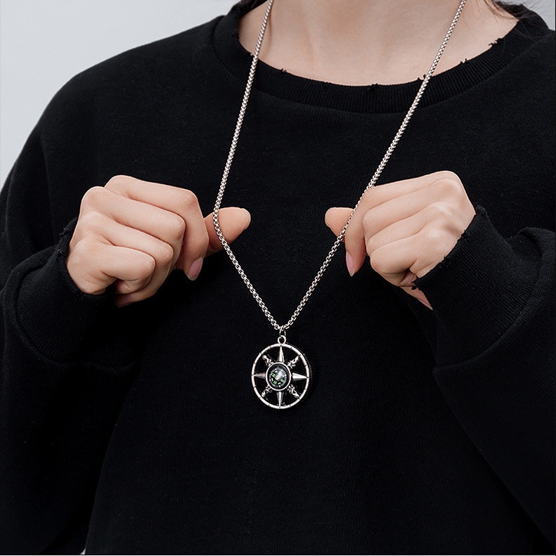 Kepribadian Hip-hop Fashion Rotatable Compass Pendant Necklace Untuk Wanita Pria Hoodie Aksesoris Necklaces Jewelry