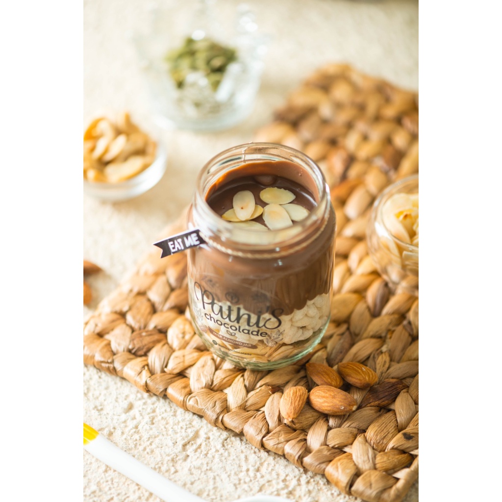 

CHOCO JAR NUTS & BERRY SERIES - MILK ALMOND