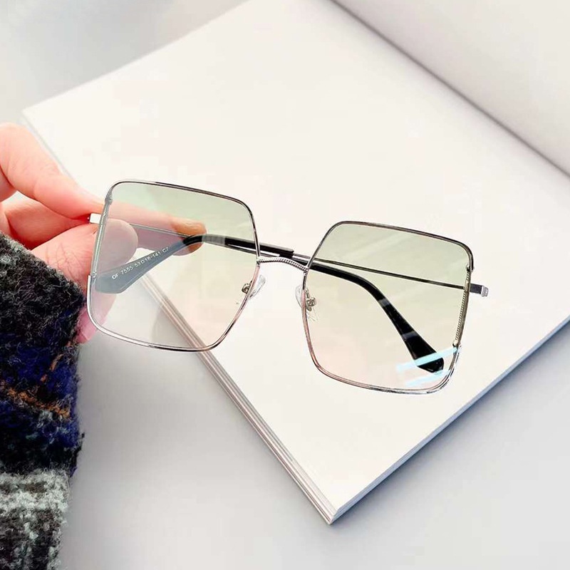 (YUZHU) Oversized Frame Metal Sunshade Sunglasses Women Western Fashion Kacamata Pasangan Serbaguna