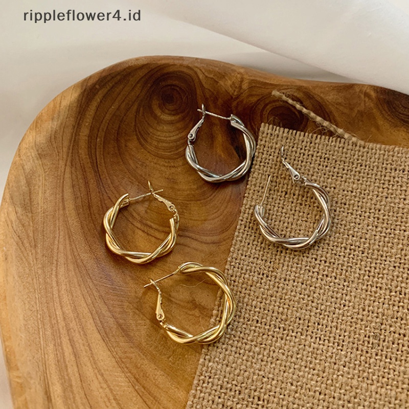 {rippleflower4.id} 1pasang Anting Fashion Untuk Wanita Sederhana Dikepang Anting Hoop Anting Geometris Memutar Anting Hoop Temperamen Perhiasan Aksesoris Hadiah Natal~