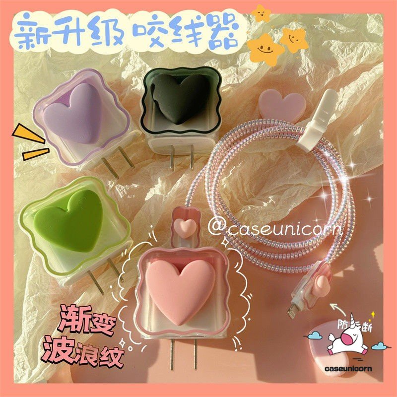 Kartun 3D Permen Warna Macaron Cinta Hati Gradien Bergelombang Pinggiran Charger Pelindung Charger Perlindungan Set Kompatibel Untuk Apple 18/20W Charger Case Penutup Pelindung Gigitan Kabel