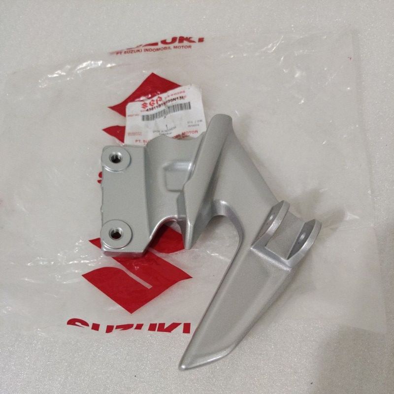 COD Dudukan braket bracket Footstep foot step Belakang Kanan Silver Suzuki Hayate Original 43811B13H
