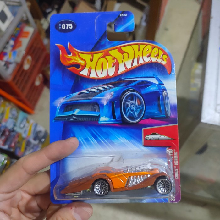 hot wheels crooze ozzenberg miniatur mainan pajangan
