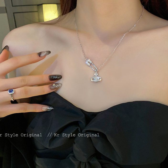 Kalung Pin Berlian Wanita Musim Panas All-Match Ringan Mewah High-End Rantai Klavikula Gaya Baru Kalung Desain Niche Trendi