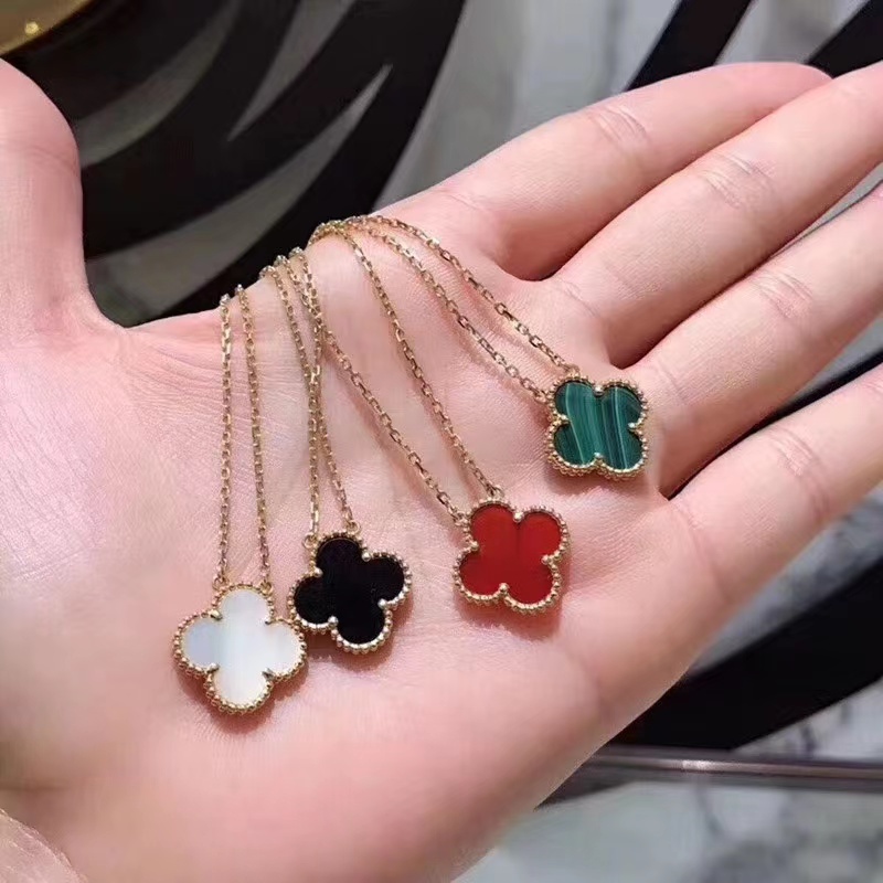 Fashion Baja Sederhana Titanium Four-Leaf Clover Kalung Perempuan Emas Clover Pendant Rantai Klavikula Aksesoris Hadiah