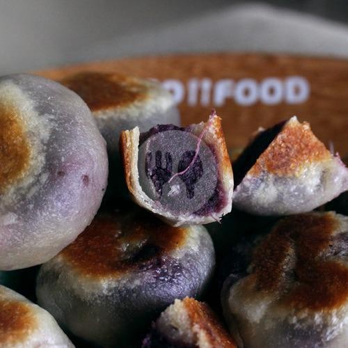 

BAKPIA MERLINO ISI 20 (FRESH OVEN) / OLEH-OLEH KHAS YOGYA - Ubi Ungu
