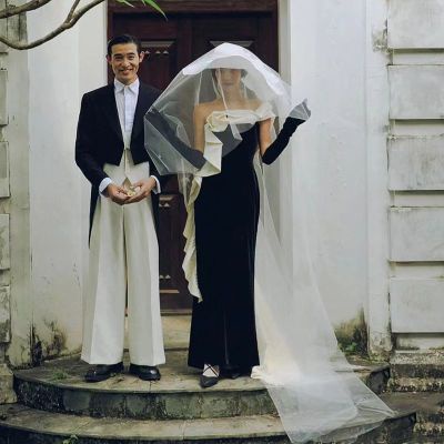 Photo studio theme Hepburn style tube top evening dress couple photography French black velvet high-