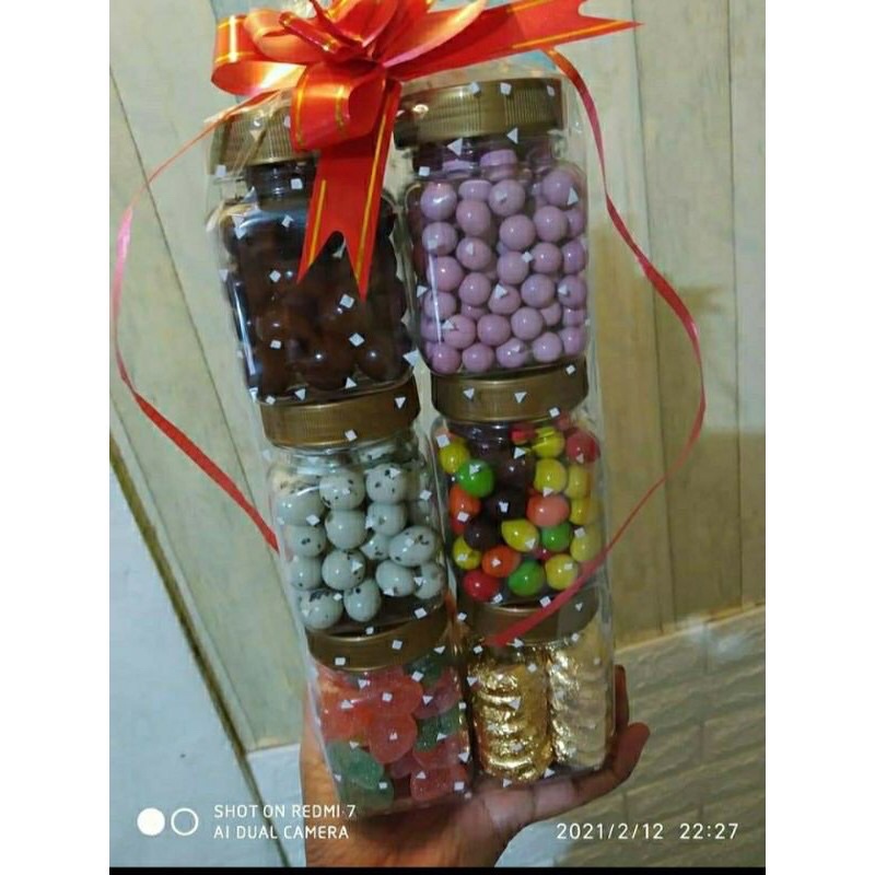 

Parcel Coklat LAGIE DELFI / Paket Coklat Lebaran Lagie Hemat JVJ MINI / Toples Kotak 200 ml / PARCEL COKLAT 6 SUSUN / PARCEL COKLAT MURAH / PARCEL COKLAT LEBARAN / PARCEL COKLAT / PARCEL COKELAT 6 susun / Natal / Idul fitri / valentine / L’agie