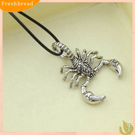 {In Stock} Kalung Pendek Pria Punk Vintage Ukir Scorpion Liontin Tali Kulit Imitasi