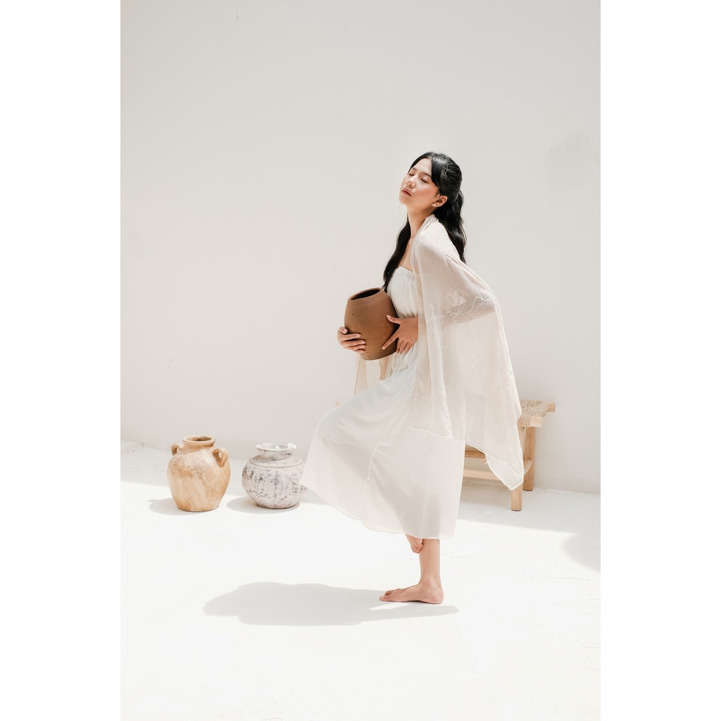 RATU - Dyta in Cream Shawl