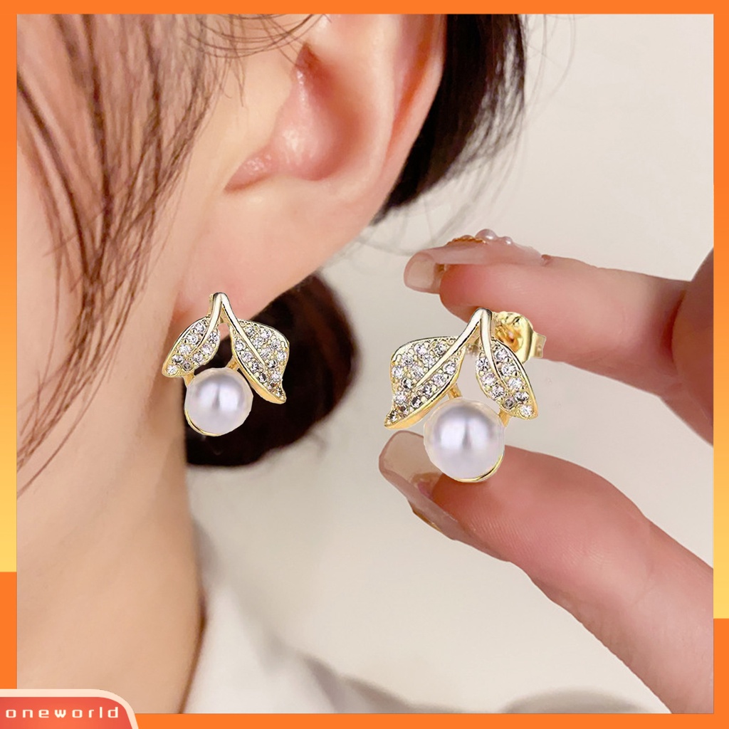 [EONE] 1pasang Ear Studs Dainty Elegan Bling Berlian Imitasi Golden High Gloss Daun Mutiara Imitasi Wanita Anting Perhiasan Aksesoris