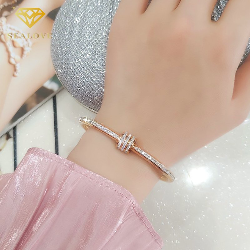 Gelang Titanium Wanita Permata Berlian Mewah Elegan Anti Karat Emas 18K Liontin Fashion Korea COD