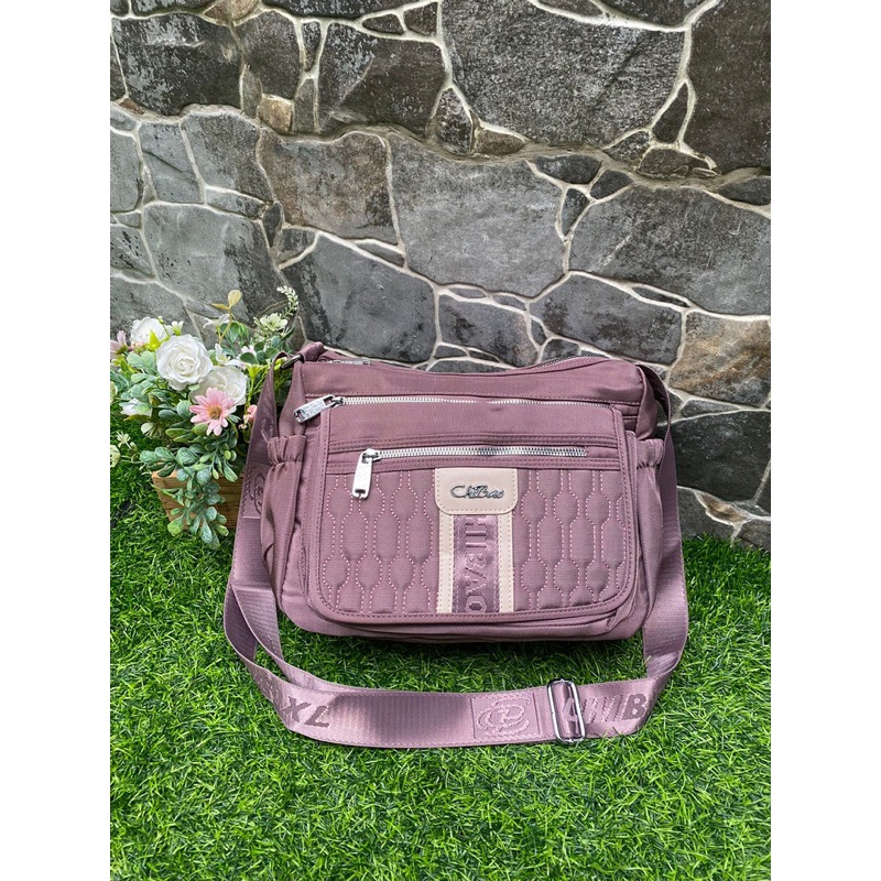Tas Selempang Chibao 192-22-C kulit paling baru cantik bordirnya kombinasi kulit. Tas Wanita Import Tas Chibao Import BEST SELLER TERBARU BISA BAYAR DITEMPAT.!!!!