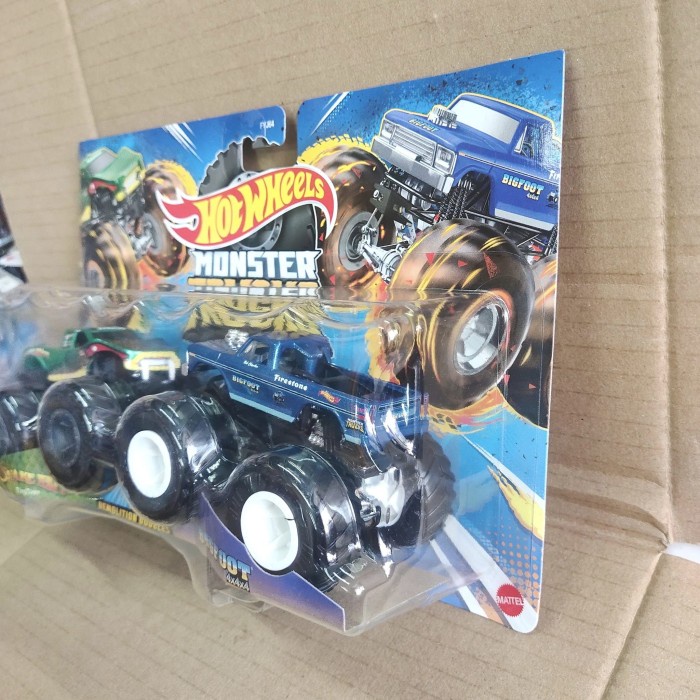 Hotwheels Monster Trucks Snake Bite vs Bigfoot