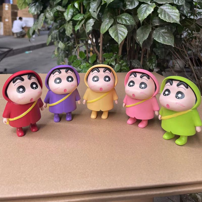 9cm Crayon Shinchan Cute Shinnosuke Nohara Pakai Jas Hujan Figure Model Boneka Koleksi Ornamen