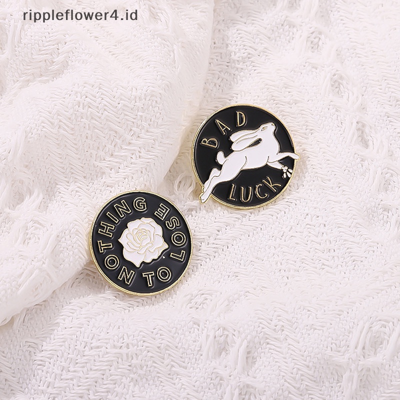 {rippleflower4.id} Punk Animal Enamel Lapel Pin Hitam Dan Putih Pola Huruf Pakaian Ransel Bros Pesta Lencana Perhiasan Hadiah~