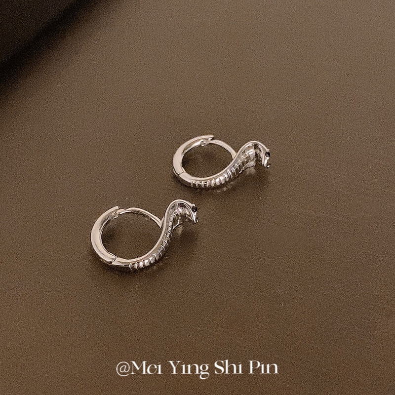 1pc Anting Klip Ular Bahan Alloy Fashion Untuk Wanita