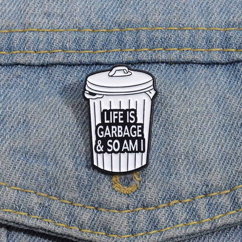 Lucu Tempat Sampah Enamel Pin Life Is Garbage So Am I Bros Dustbin Pin Lapel Badges Kreatif Perhiasan Hadiah Untuk Teman