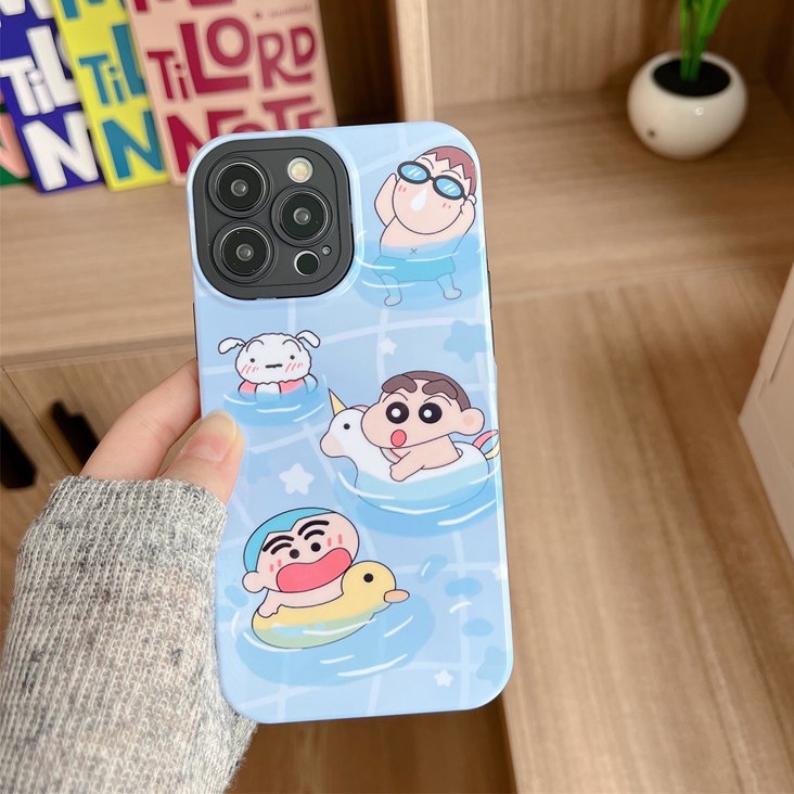 Lovely Swimming Crayon Shin-chan Hard Plastic Case HP iP iPhone 12 13 14 Pro Max 11 FTD Casing Apple