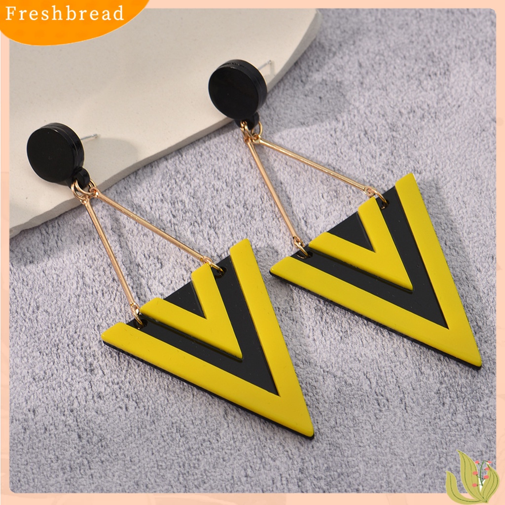 &lt; Freshbread &gt; 1pasang Drop Earrings Berlebihan Geometris Panjang Electroplating Warna Kontras Hias Hadiah Wanita Segitiga Liontin Stud Earrings Perhiasan Pesta Untuk Pakaian Sehari-Hari