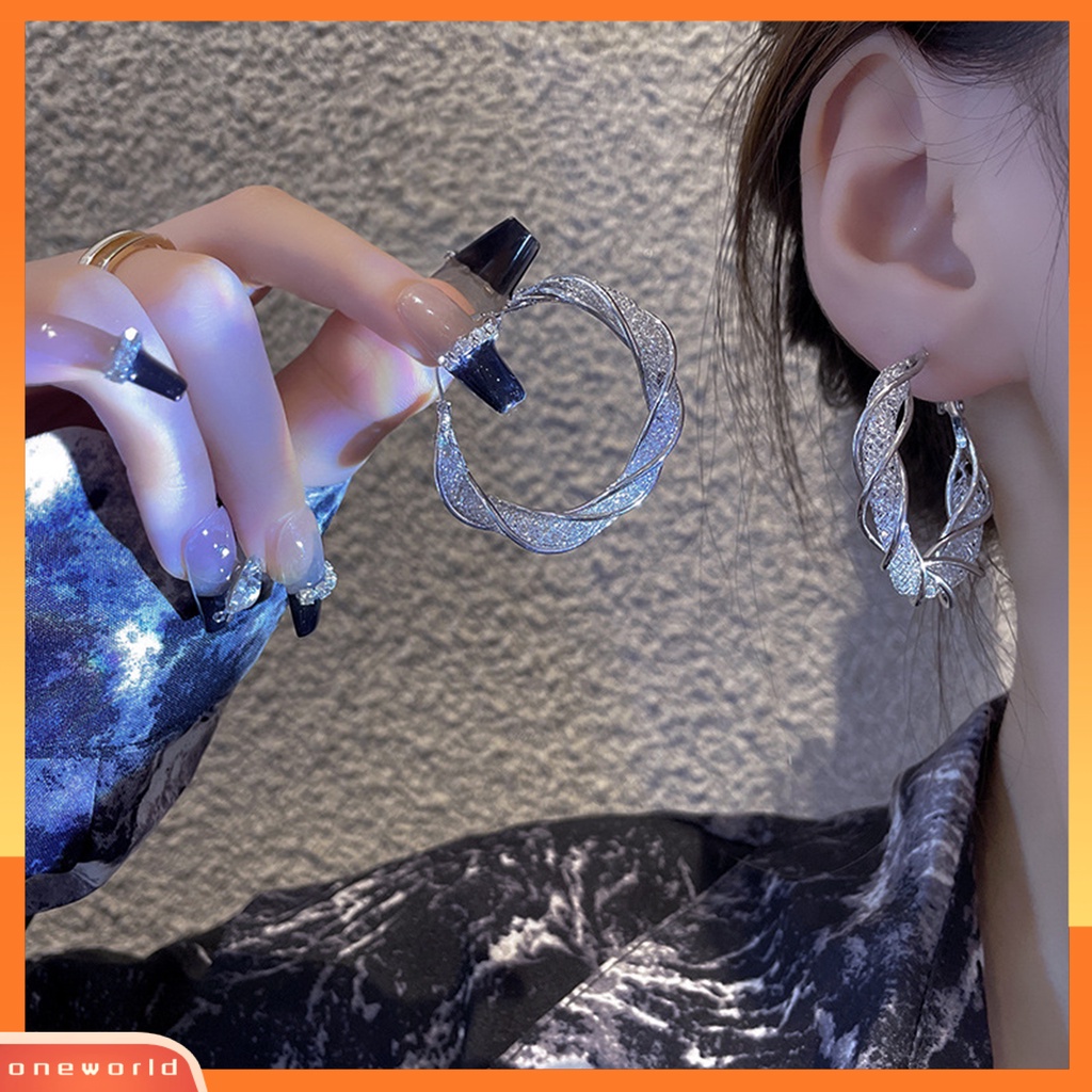 [OWR] 1pasang Anting Hoop Besar Geometris Memutar Berongga Logam Lingkaran Anting Perhiasan Fashion