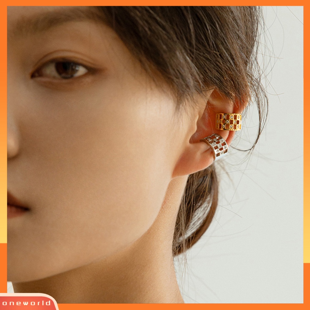 [EONE] 1pasang Anting Wanita Desain Kotak-Kotak Kepribadian Berongga Temperamen High-end Dress Up Hypoallergenic Non Piercing Telinga Klip Anting Perhiasan Fashion