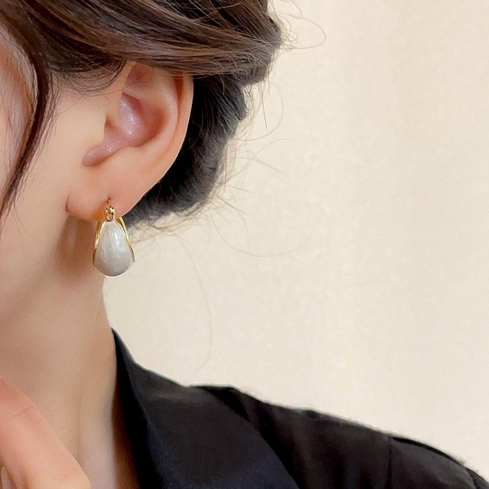 Mxbeauty Wanita Anting Bulat Trendi Indah Sederhana Menetes Minyak Telinga Studs Niche Desain Hadiah Gadis Paduan Gaya Korea Earrings