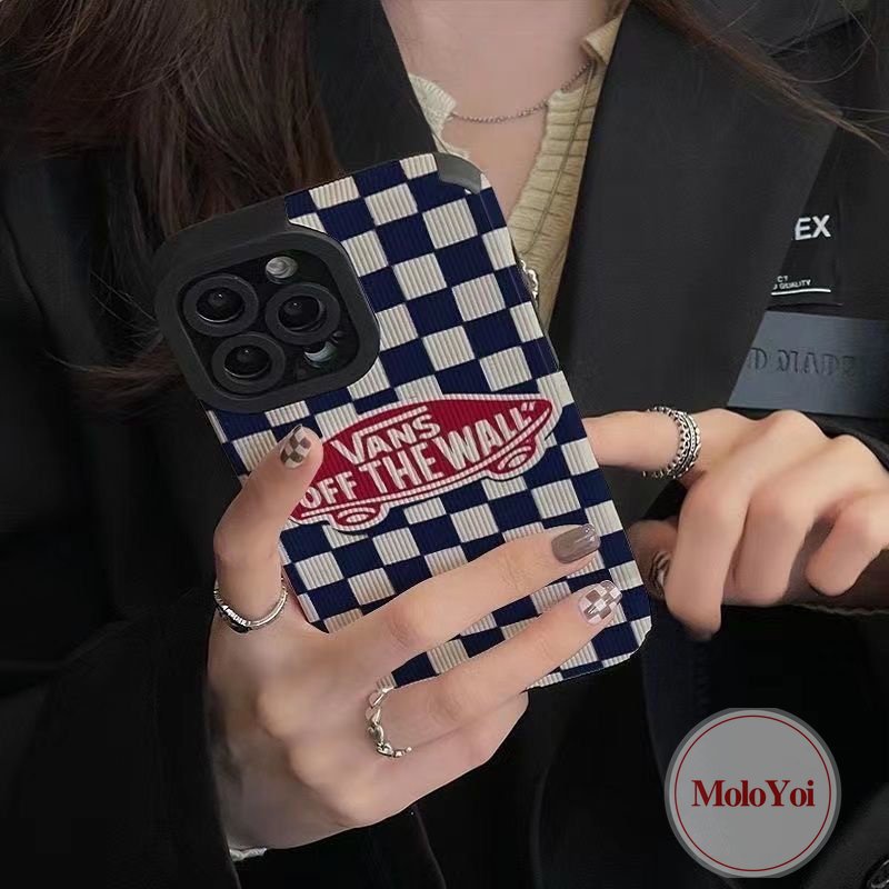 Casing Tekstur Kulit Mewah Kotak-Kotak Retro Kompatibel Untuk IPhone XR S X Max11 Pro Max 7Plus 13 12 14 Pro Max8 7 Plus Merek Trendi V.A.N.S Label Telepon Shockproof Soft Tpu Cover