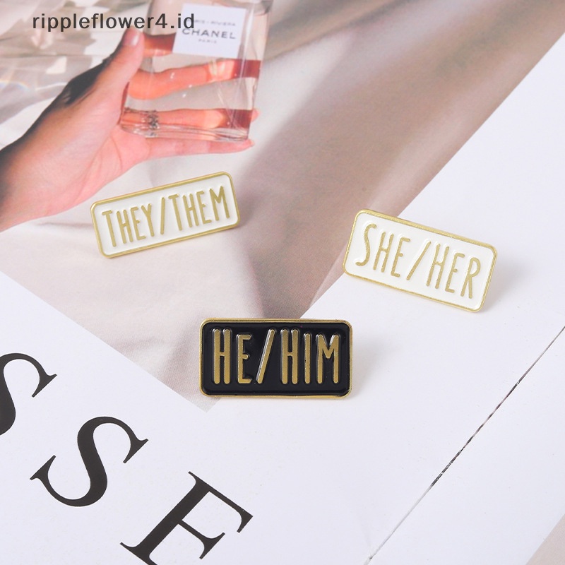 {rippleflower4.id} Kreatif Sederhana Pronouns Enamel Pin Hitam Putih SHE /HER Bros Kerah Pin Lencana Lucu Perhiasan Hadiah Untuk Teman~