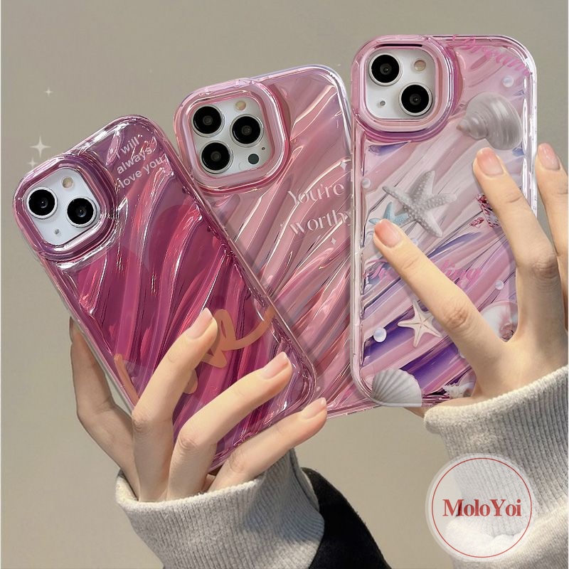 IPHONE Fantasy Pearl Shell 3D Stereo Kerut Kreatif Simple Letter Case Kompatibel Untuk Iphone11 14 13 12 Pro MAX XR XS X MAX 7 6S 8 6 Plus 7Plus SE 2020kartu Laser Mewah Soft Cover