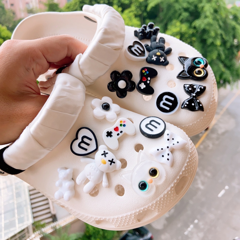 16pcs Black &amp; White Game Sprite Set Croc Jibz Charm Button Aksesoris Sepatu Fashion#Seri Hitam &amp; Putih