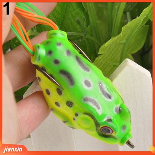 (In Stock) 1pc 5.5cm Kodok Besar Memancing Umpan Kait Topwater Bass Umpan Pancing Alat Tackle